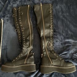 Demonia Madame Anarchy Bondage Boots size 8 Black