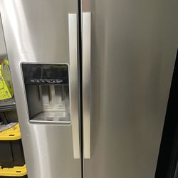 Like New Whirlpool Refridgerator