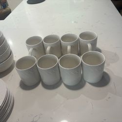 Dinnerware Set 32 Piece Service for 8 White Porcelain Pfaltzgraff Sylvia Plates in Miami Dolphin Mall