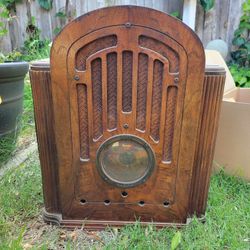 👀👀1930s RCA Tombstone/Cathedral Radio