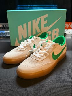 Nike SB Low-Top Skate Sneakers