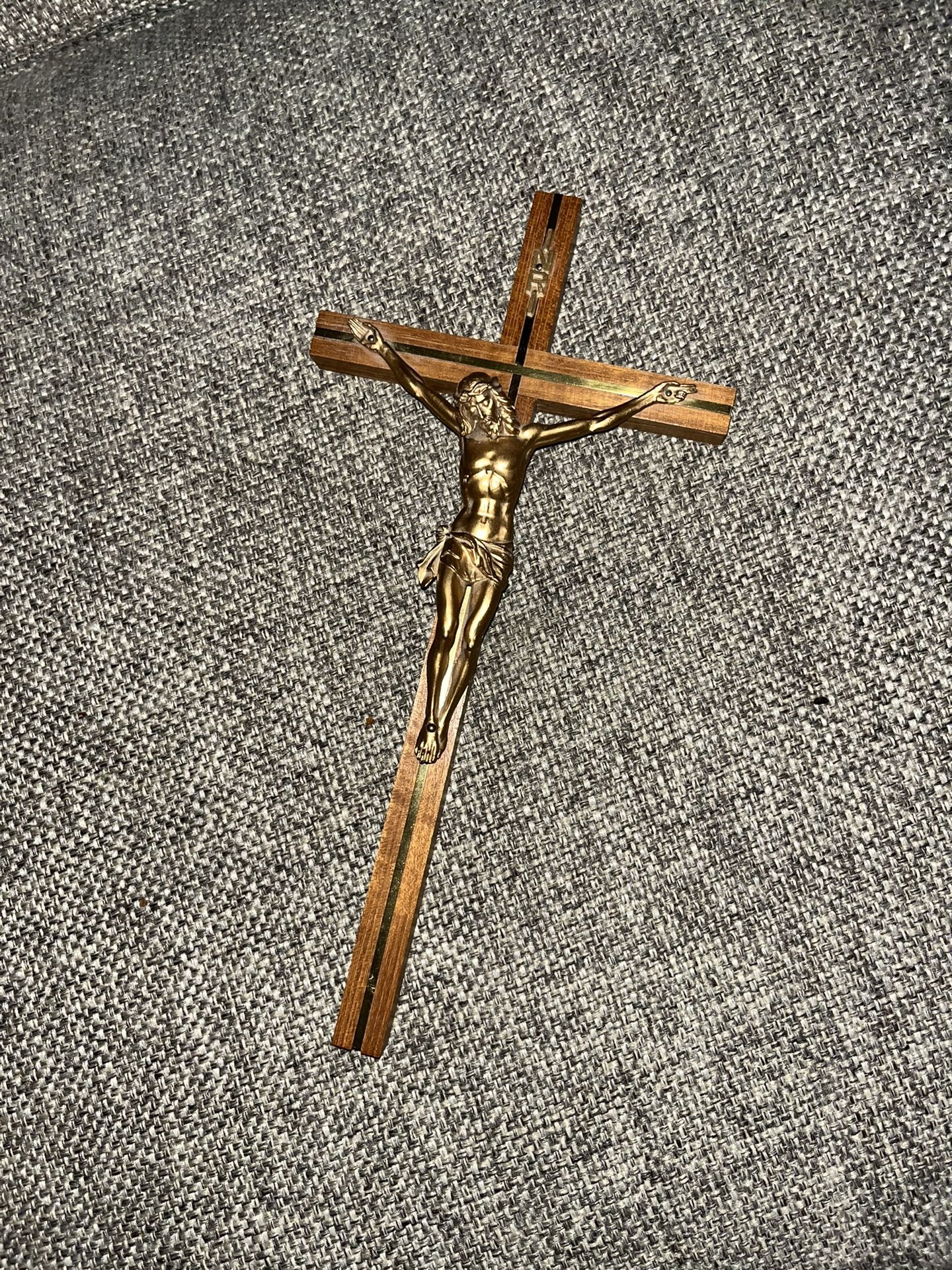 Free Crucifix/ Jesus / Crossover 