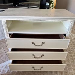 🎁BEAUTIFUL WHITE COLOR CHEST/3 DRAWER -CARVED WOOD- CAN PUT A TV ON TOP 36” X 17” X 46” 🎁
