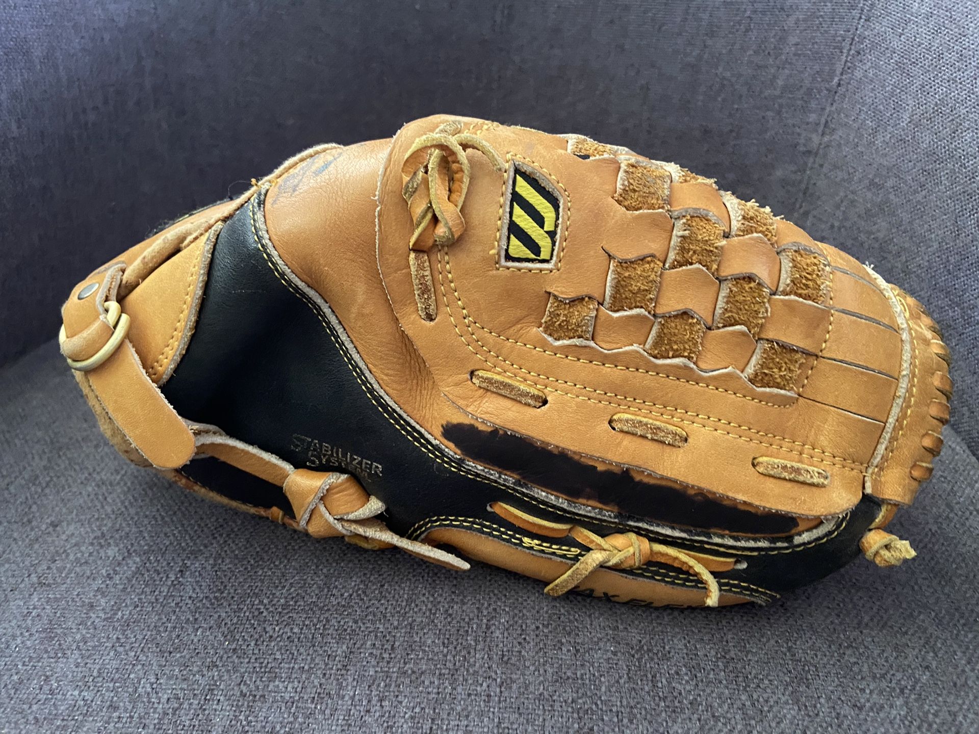 Mizuno MZ3600 12.75” Pro Model Softball glove