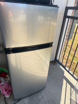Mini Fridge with Freezer Compartment