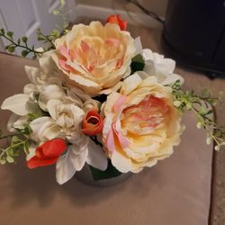  peonies flower arrangementin tin $12