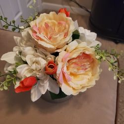  peonies flower arrangementin tin $8