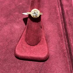 Engagement Ring 14 Kt Gold Weight 5.1 Size 7