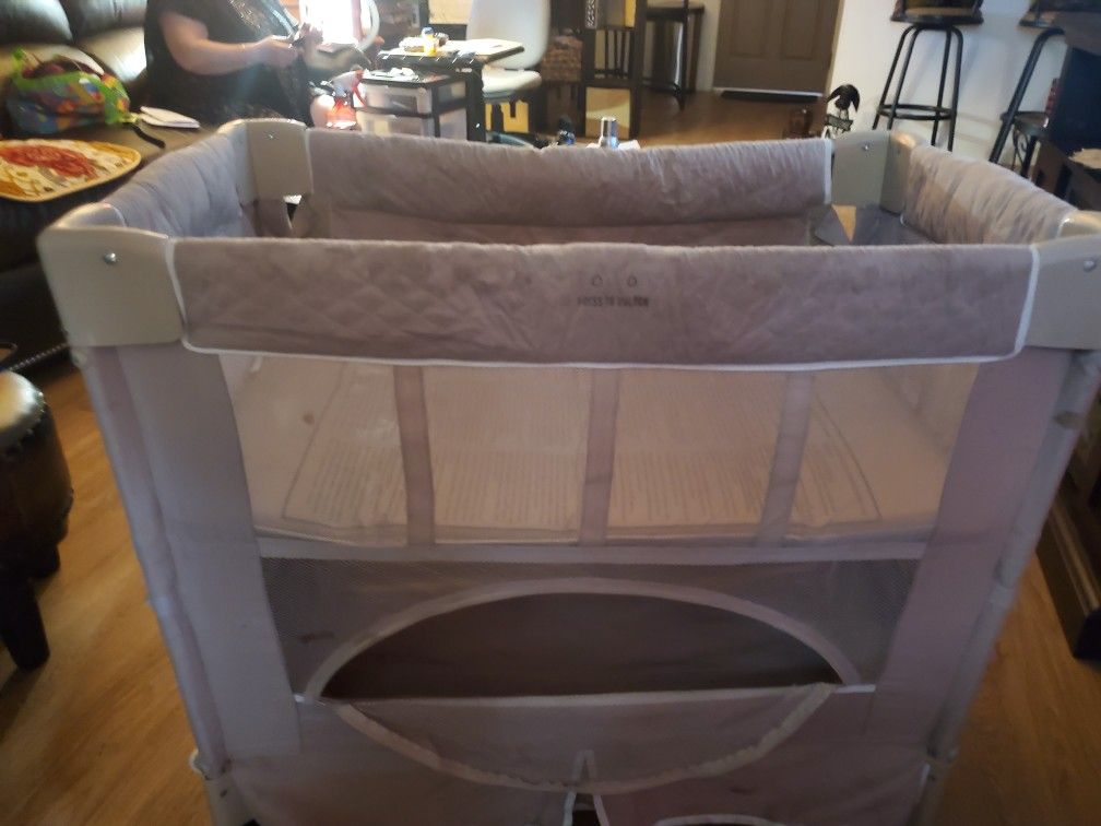 Arms reach co sleeper Portable crib