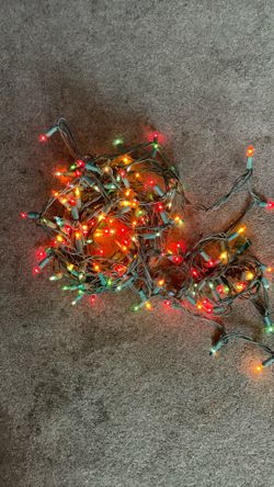 COLORFUL LIGHTS 300 COUNT USED, IN GREAT CONDITION NOTHING BROKEN