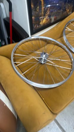 26 in. Silver rims FREEWHEEL