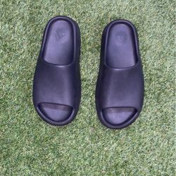 Black Adidas Yeezy Slide Size 10