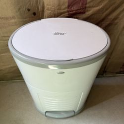 Diaper Decor Diaper Pail  With Refills 