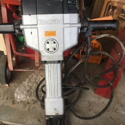 Makita Jack Hammer 65 lb HM1800