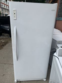 Freezer de 32 x 71 Frigidaire