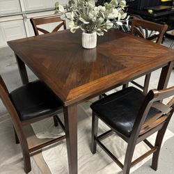 Wood Dining Table Set w/ 4 Chairs – Counter Height – Excellent Condition