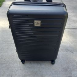 New 24in The Skyway Luggage Spinner