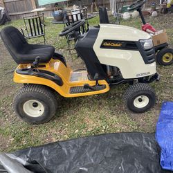 Riding lawnmower Cub Cadet 18hp Kawasaki motor and 42 inch cutting deck