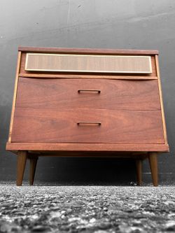 Stunning MCM Solid Wood Dresser With Brass Hardware 🖤