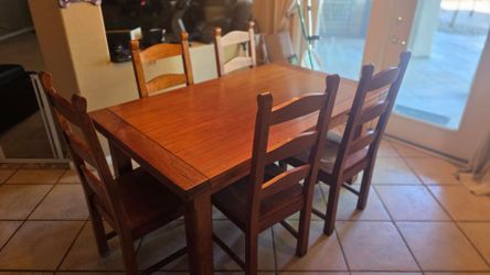 RC Willey dining table and 5 chairs