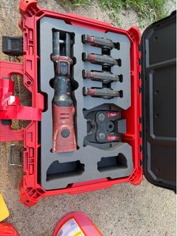 Milwaukee M18 pro press include pack out,