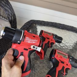 M12  12 V Milwaukee Drill Driver 