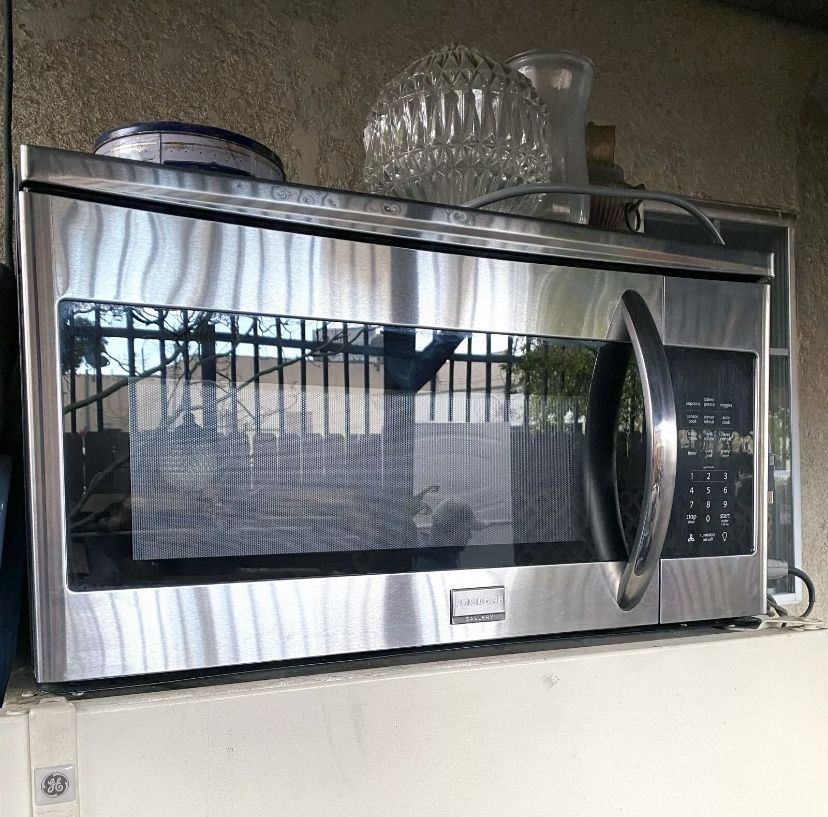 Frigidaire Gallery Microwave Model No. FGMV175QFA