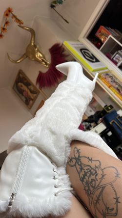 Azalea Wang White Snow Over The Knee Heels Size 7.5