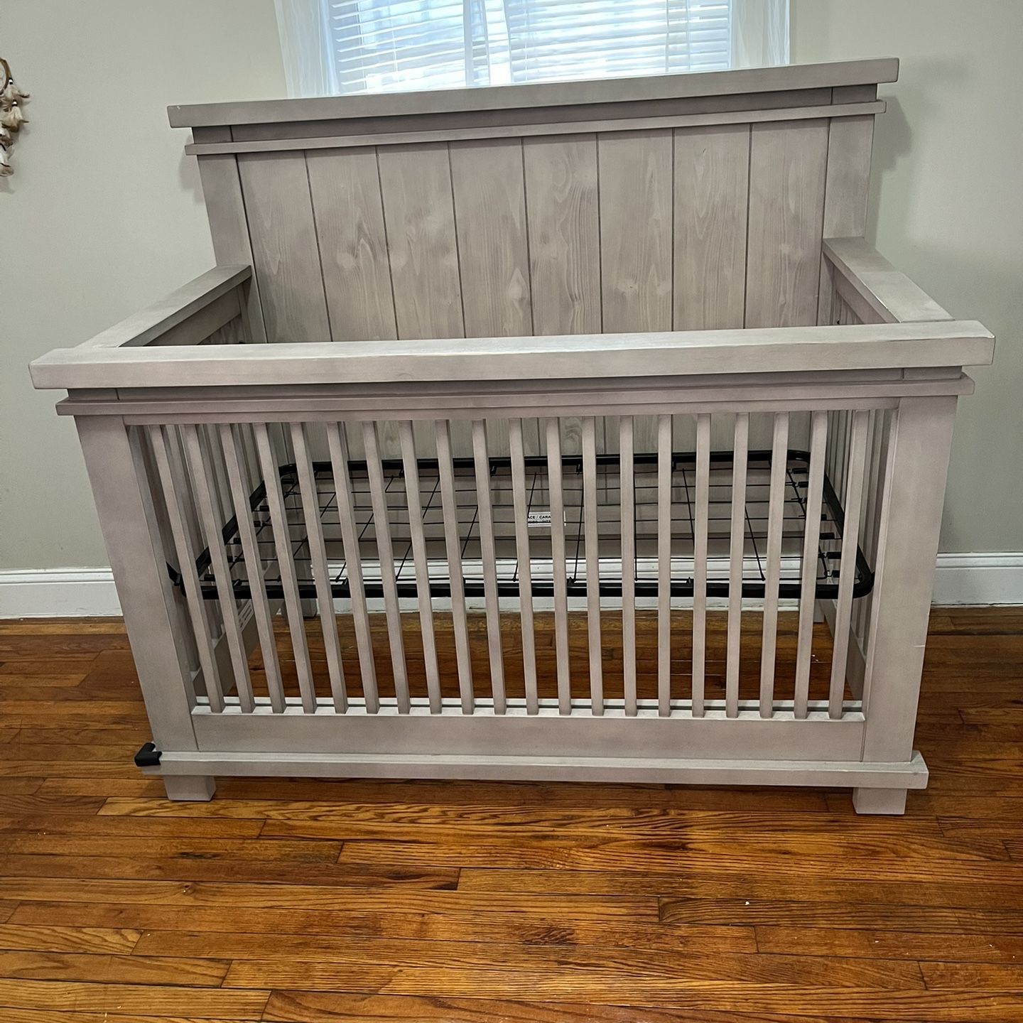 Soho baby cheap hampton crib reviews