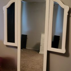 Folding Vanity Mirrow