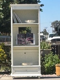 Shabby chic shelf