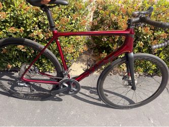 2019 Trek Emonda SLR 6. Di2 Ultergra. Size 58cm. Bontrager XXX bars and wheels.