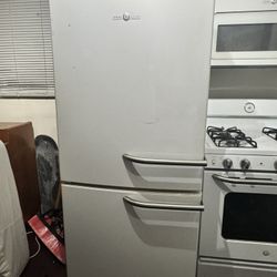 GE Refrigerator 