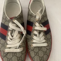 Pre-owned women Gucci shoes  Size: 9  Color:Multi  Still in great condition  Asking price is $60.00 or best offer 