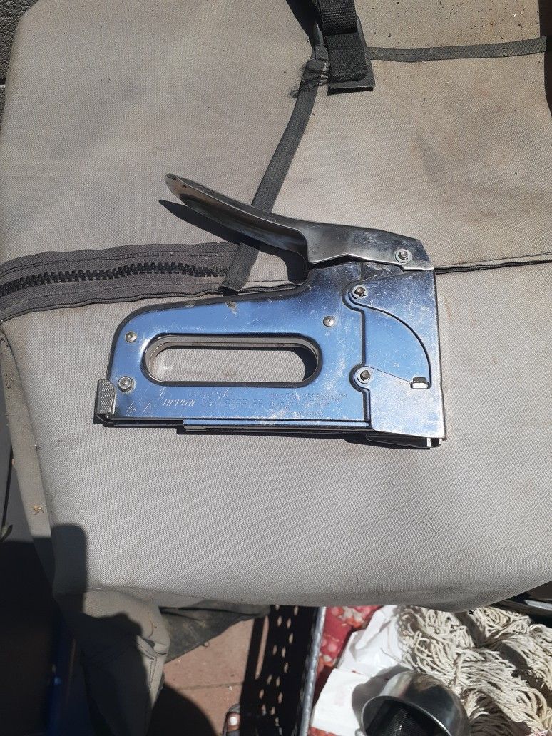 Arrow Staple Gun For 5911 Staples