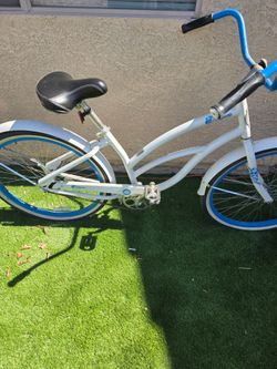 Women's beach cruiser