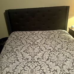 Black Queen Tufted Bed