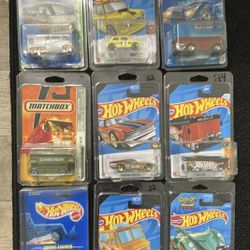 9 Hot Wheels Cars