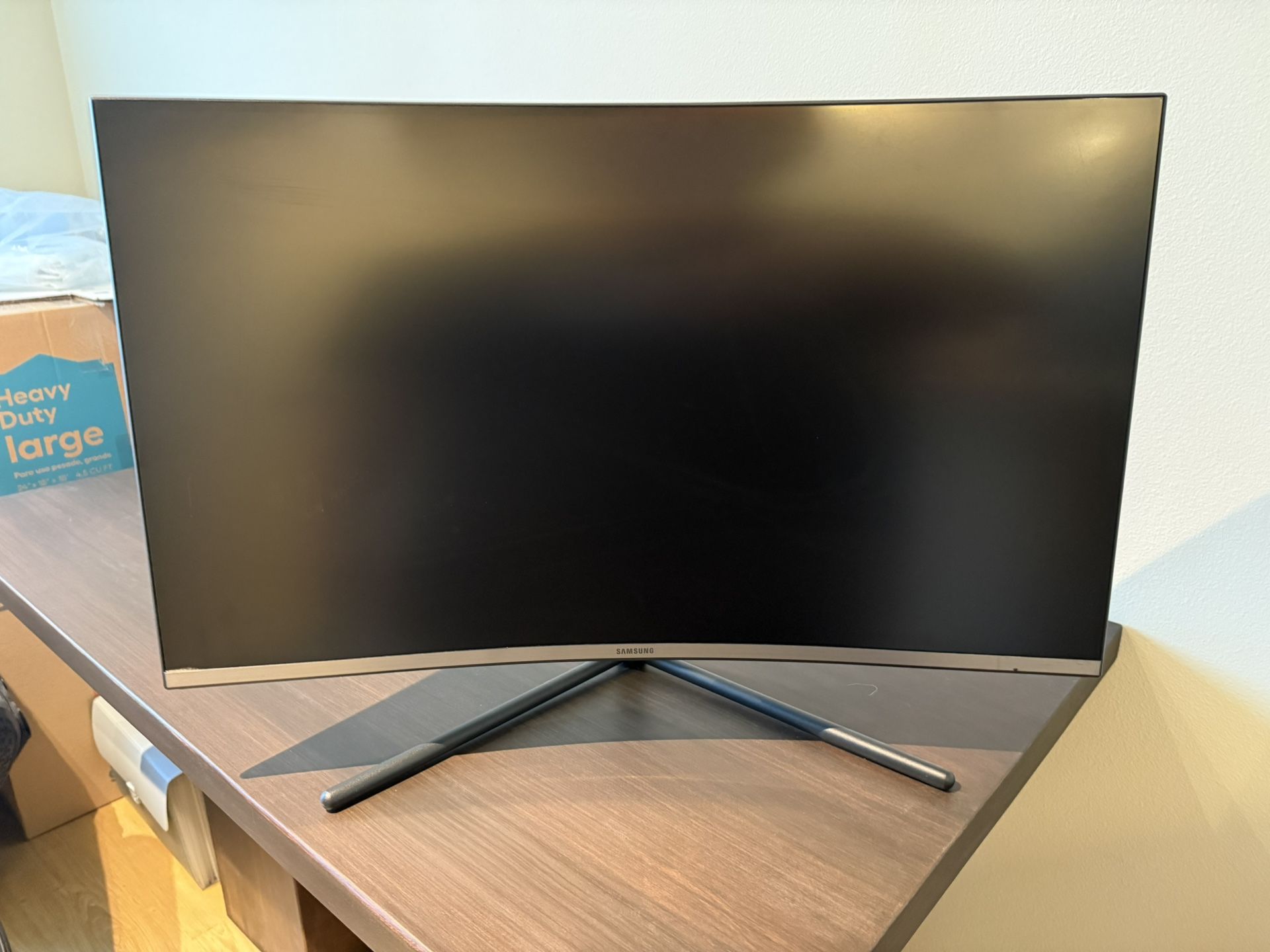 Samsung Desk Monitor 32” Curved
