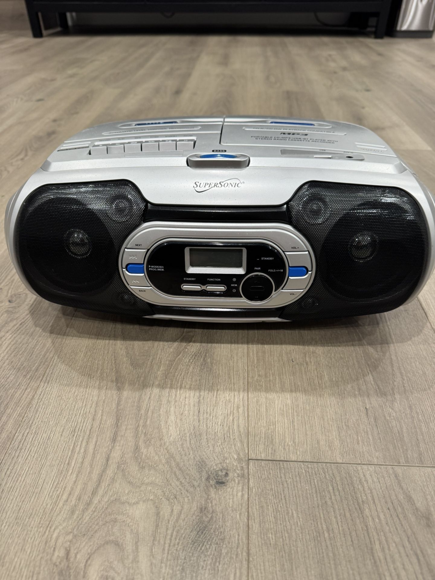 Grabadora Con CD, Cassette, USB, MP3, Radio AM FM