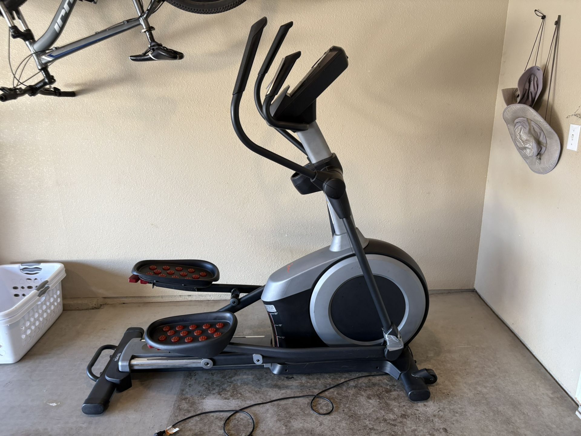 Elliptical machine