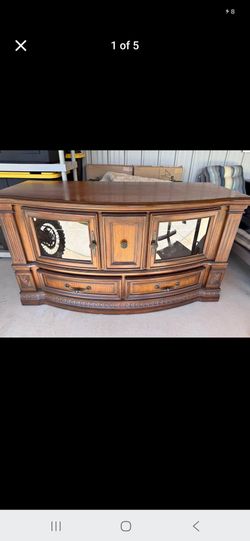 Free Delivery ! Entertainment Center