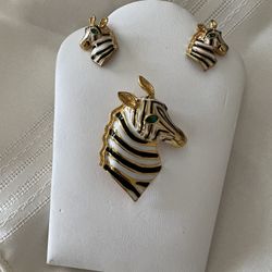 Vintage Enamel Zebra Head Green Rhinestone Eyes Brooch Pin And Earrings Gold Tone 