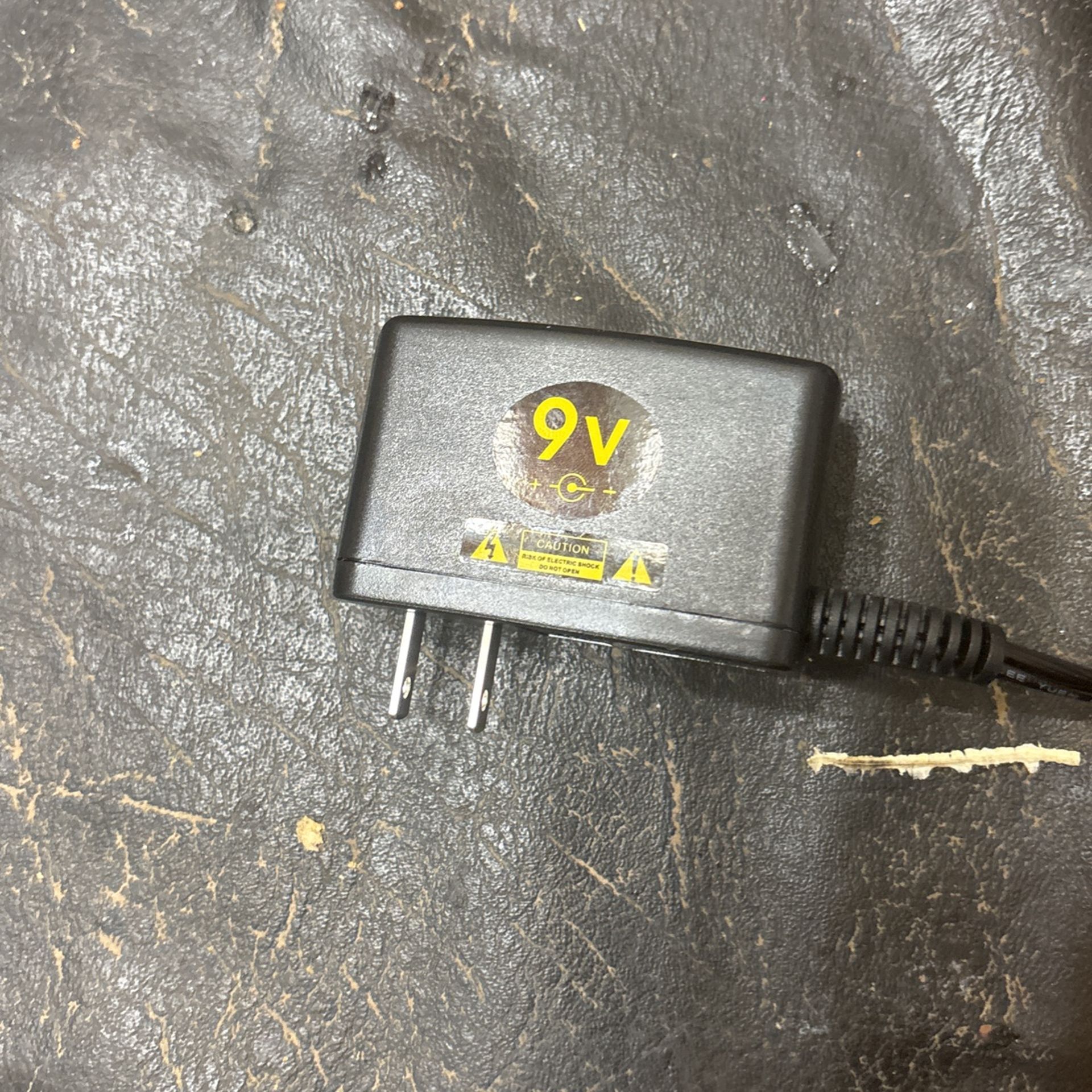 9 Volt Power Outlet For Guitar Bass Pedals