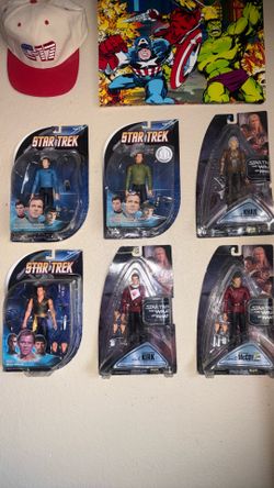 Star Trek figures/ collectibles
