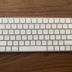 White Apple a1644 Keyboard