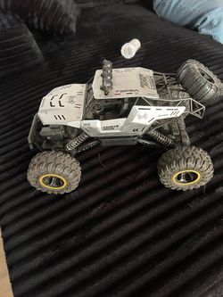Four-wheel-drive rock crawler