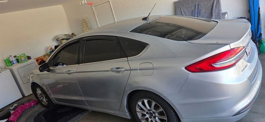 Ford Fusion Silver Sedan
