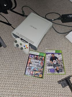 Xbox 360 with 2 games and controller GTA V