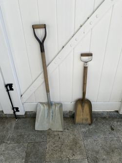 Square metal shovel